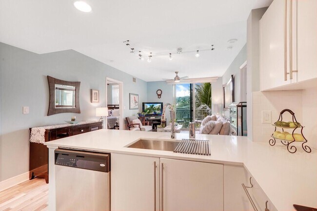 Photo - 610 Clematis St Unit 419