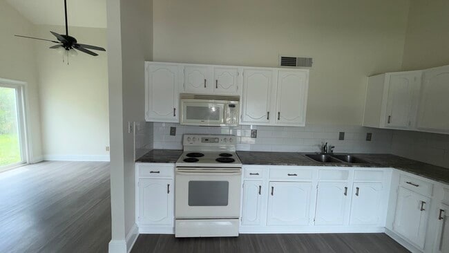 Photo - 2122 Sharpshire Ln