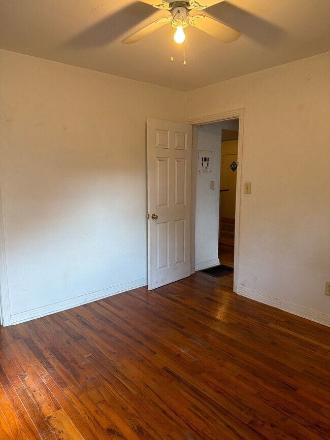 Photo - 1327 Charlotte St