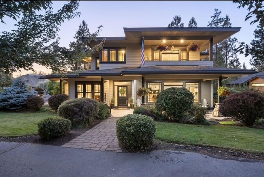 19062 Mount McLoughlin Ln