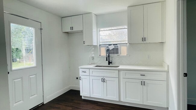 Photo - 413 N LIVE OAK St