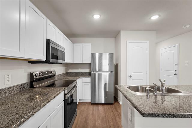 Photo - 2208 Sayle St