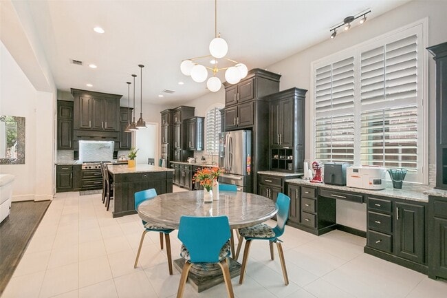 Photo - 7721 Shackelford Dr