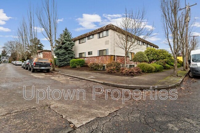 Photo - 8063 NE Flanders St