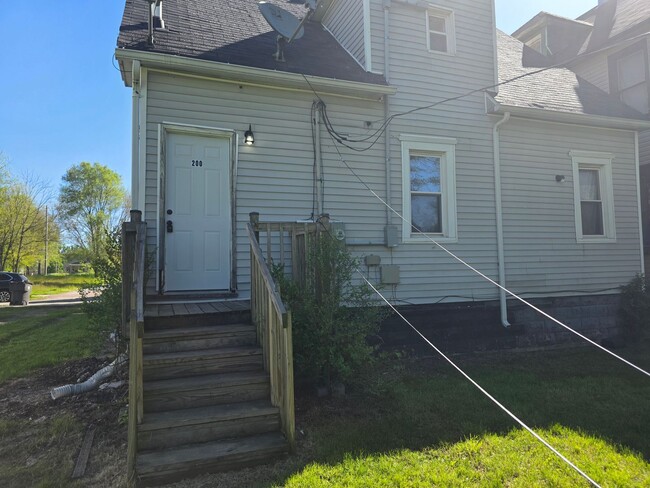 Building Photo - 1029 S 3rd St Unit 200