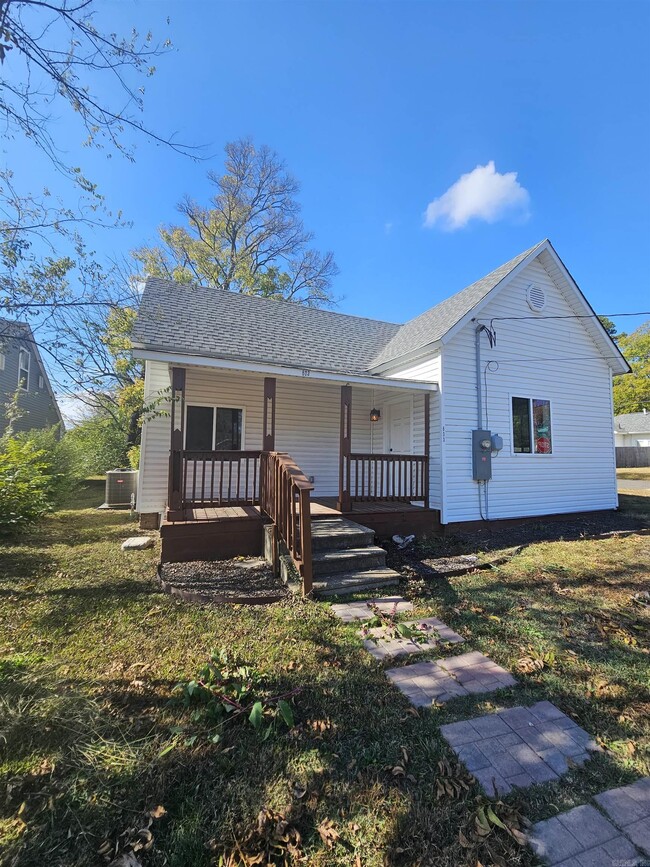 Building Photo - 603 S 1st St
