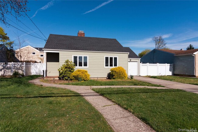 Photo - 22 Carman Blvd