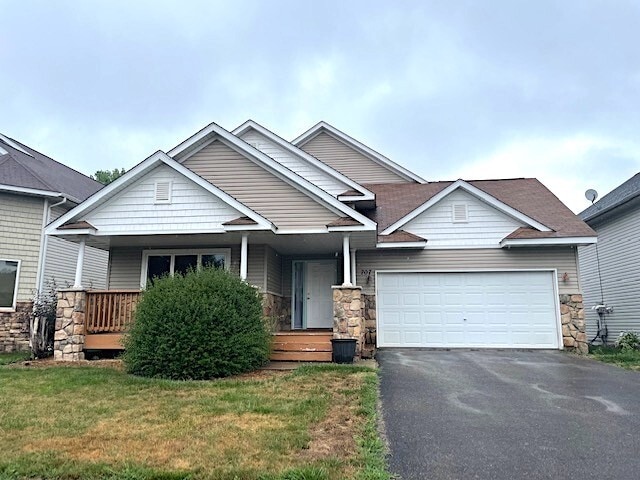 Building Photo - 707 E 7th St