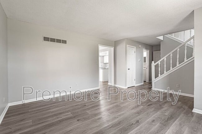 Photo - 6202 E 129 St