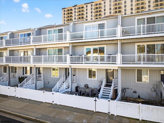 Photo - 9616 Pacific Ave