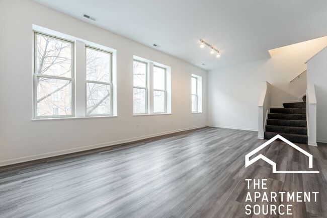 Building Photo - 2700 W North Ave Unit 204