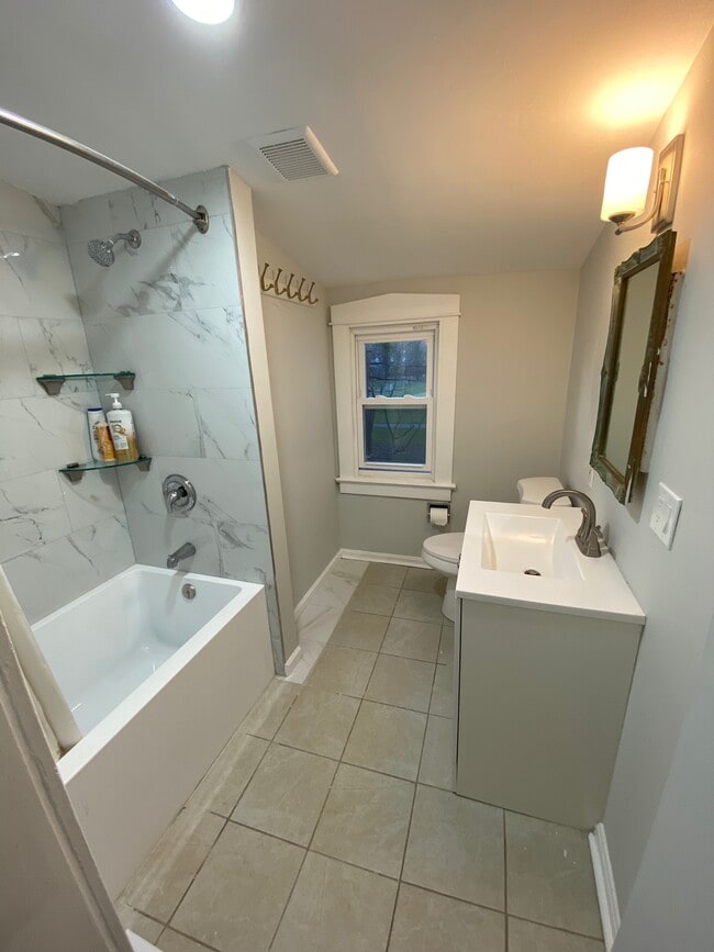 2F bathroom - 219 Birch Ave Unit #2FB