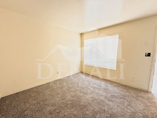 1211 W Apache Trail Unidad M