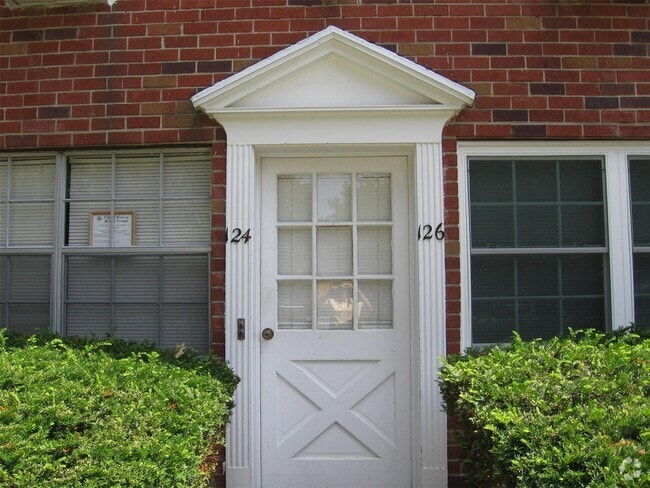 Building Photo - 2 Colonial Rd Unit 124 Rental
