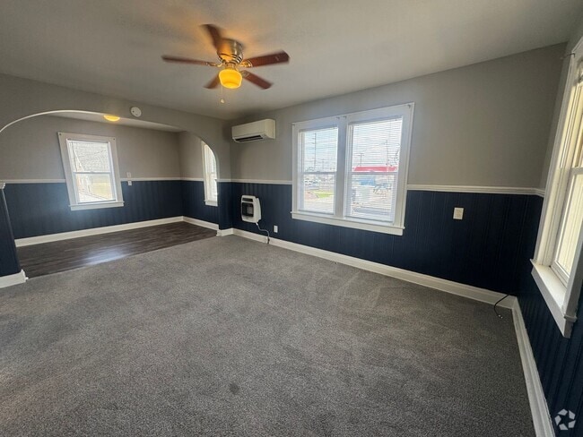 Building Photo - 1321 Lakeview Dr Unit Apt. B