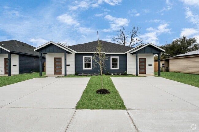 Building Photo - 5205 Kenilwood Dr Rental