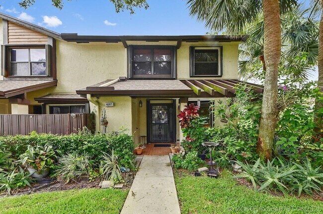 4587 Carambola Cir S