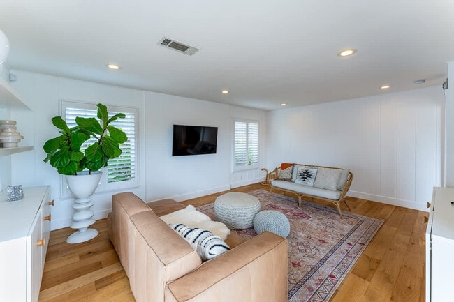 Photo - 133 2nd St Unit ID1068279P