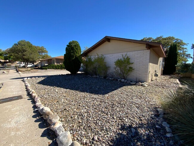 Photo - 4 Bedroom Single Story Home Near Juan Tabo Blvd SE & Central Ave SE by Four Hills!