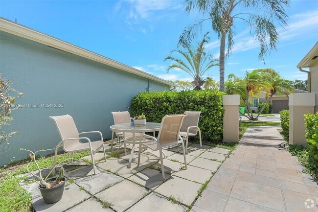 Building Photo - 303 E Riverbend Dr Rental