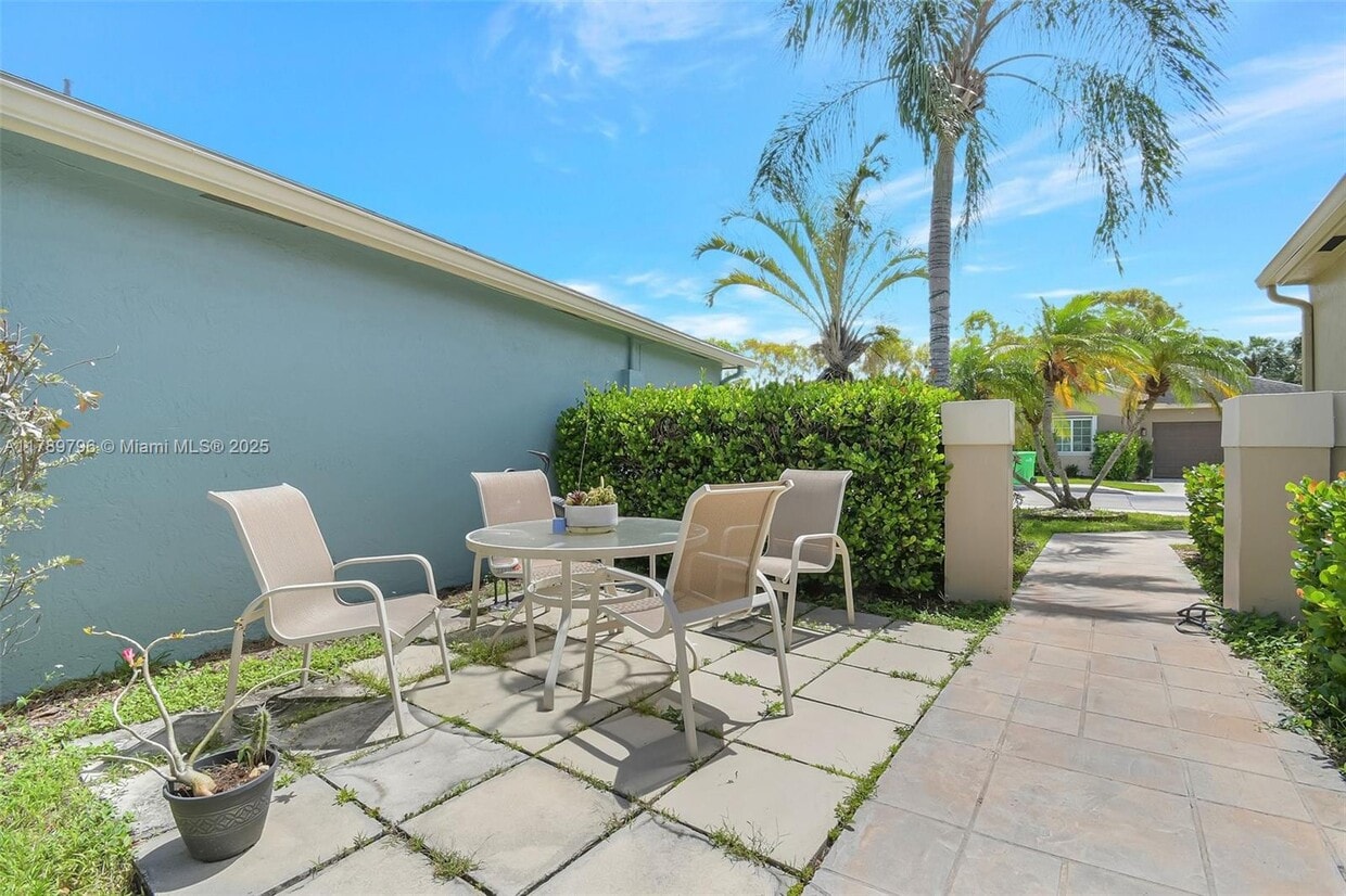 Photo - 303 E Riverbend Dr (Sunrise, FL)