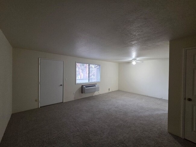 Photo - 2 Bed/1 Bath Apartment in NE Bend - Wichita Way Unit 1865