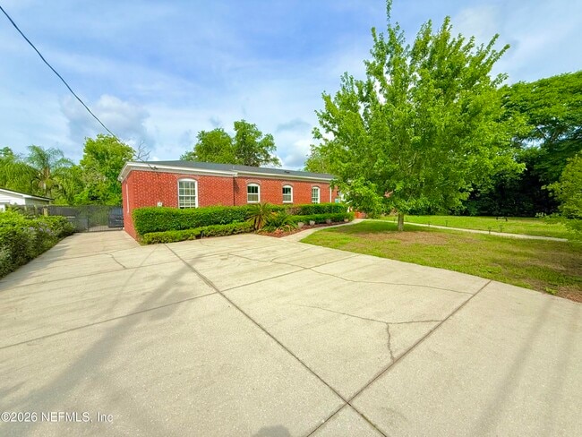 Photo - 2512 Hendricks Ave