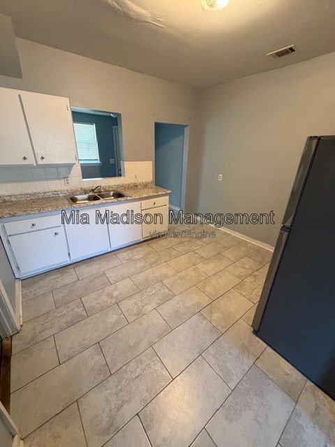 Photo - 1419 Richards St