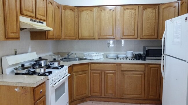 Building Photo - 56 Poplar St Unit 1 Rental