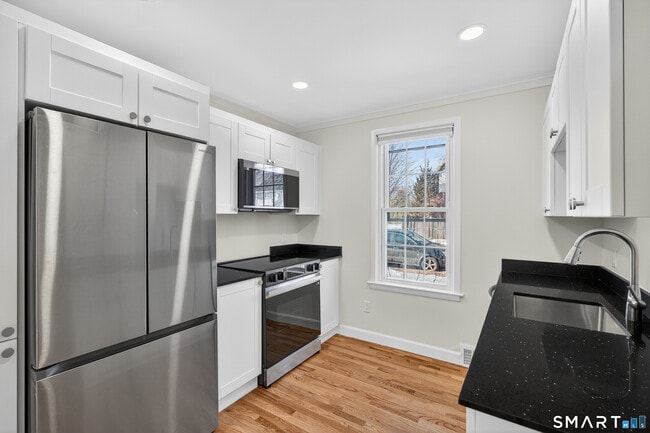 Building Photo - 195 Laurel Pl