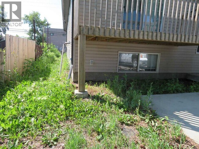 Photo - 4729-4745 45 St