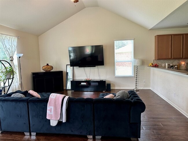 Photo - 18622 Each Elm Way