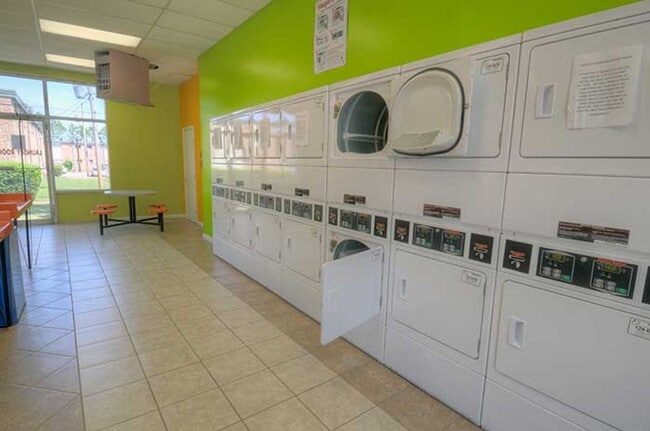 Photo - University Gardens Manor