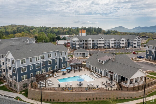 Building Photo - Burton Hills