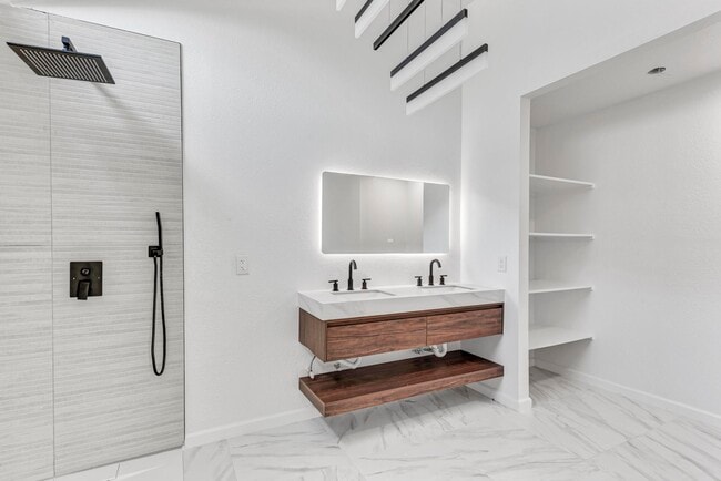 Photo - 917 Satellite View