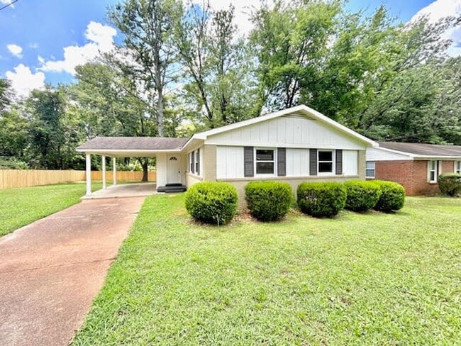 Building Photo - Charming 3 Bed/ 2 Bath Home- Move in Ready!