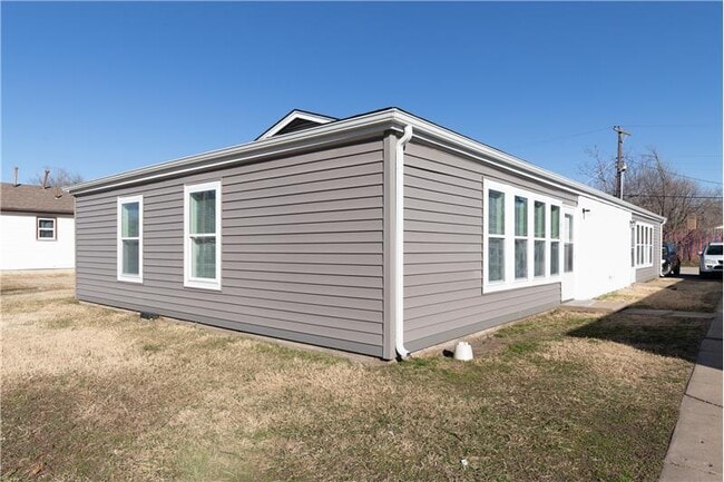 Building Photo - 1916 S Hiram St