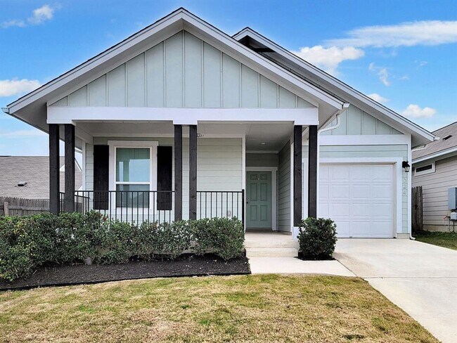 Building Photo - Modern 3BR/2BA Home with Garage & Fenced Backyard