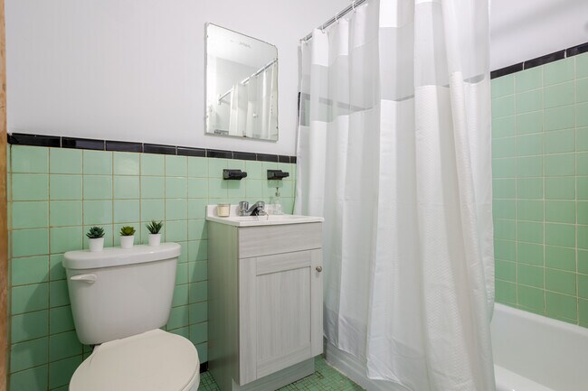 Photo - 4320 Boul Métropolitain E