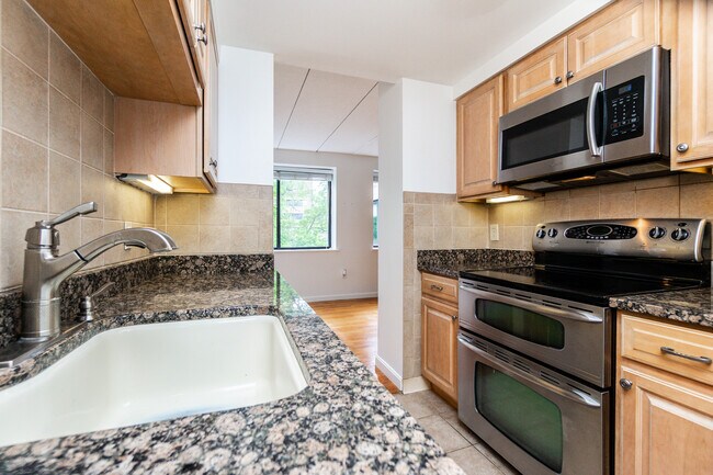 Photo - 1935 Commonwealth Ave Unidad 603