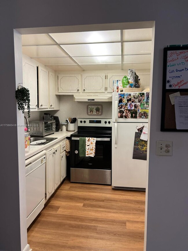 Photo - 496 Fanshaw L Unit 496