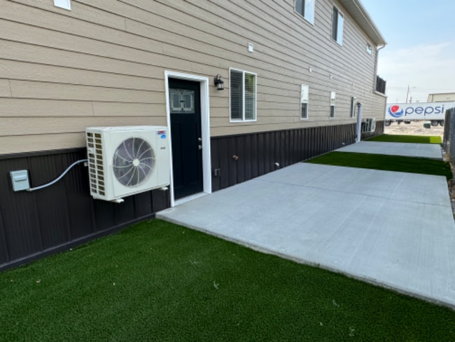 Photo - 310 3rd St W Unidad 102