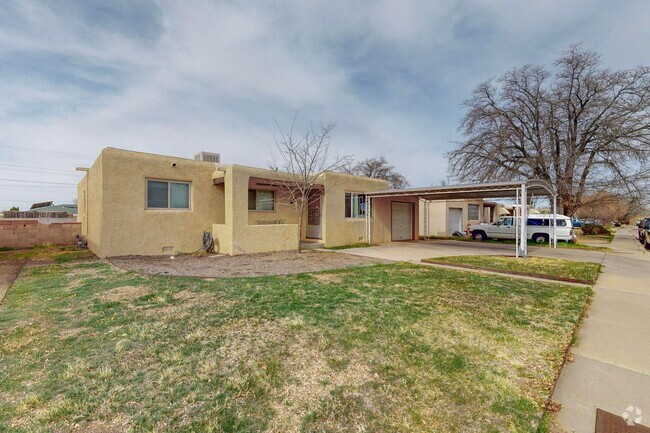 Building Photo - Pueblo Style  3/BD 1.75/BA 1/CG 2/CP 1774/sf Rental