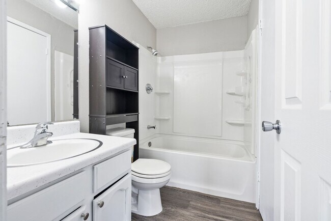 Leavitt Park Apartments - Waterloo, IA