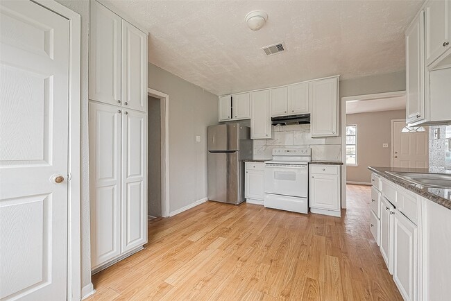 Photo - 4910 Paradise Ln