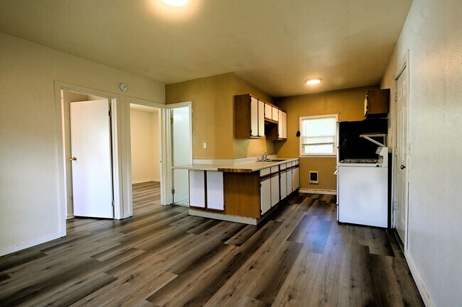 443 Gladstone St Unit D