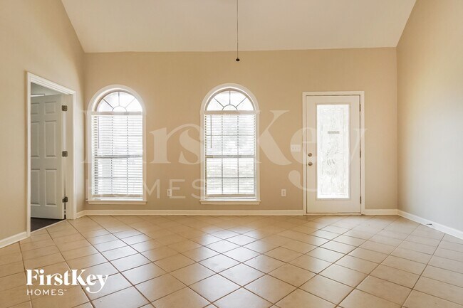 Photo - 150 Chinaberry Ln