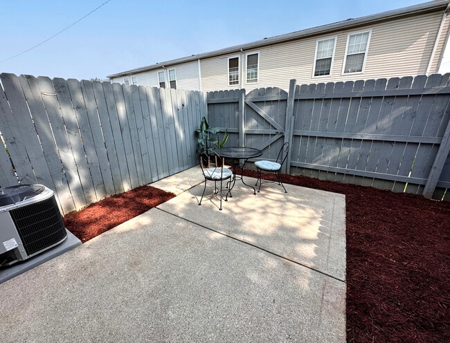 Ashton Pines Apartments & Townhomes