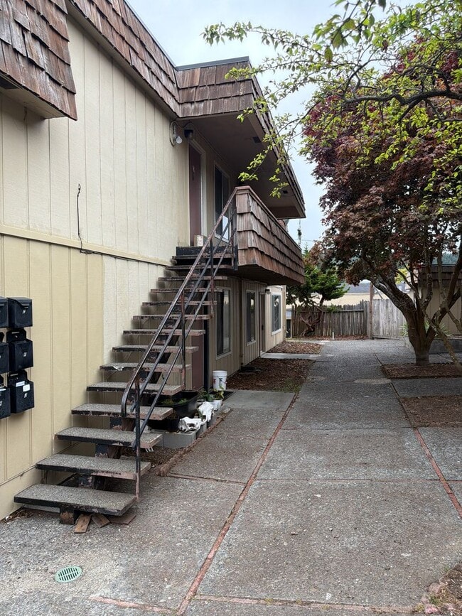 Building Photo - 1580 H St Unit G