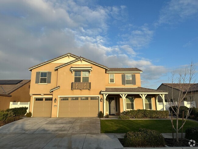 Building Photo - Stunning 4-Bedroom, 3.5-Bath Home in Highg...